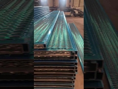 Gekarteld S235 heavy-duty handgreep geperforeerd metalen plankrooster voor loopbrug