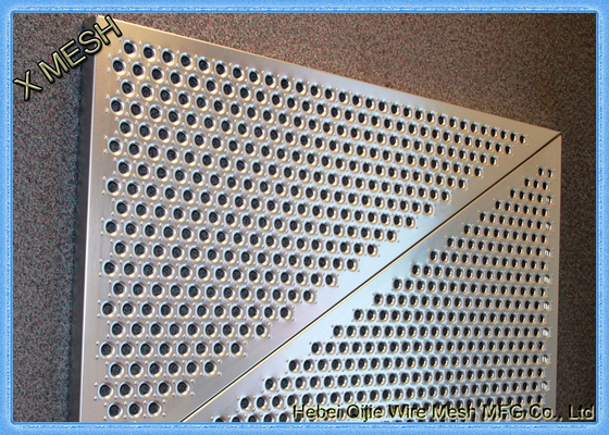 Antisteunbalk 6061 Aluminium perforeerde het Netwerk van het Metaalblad/Lage het Staalplaat van de koolstofstempel met Gaten