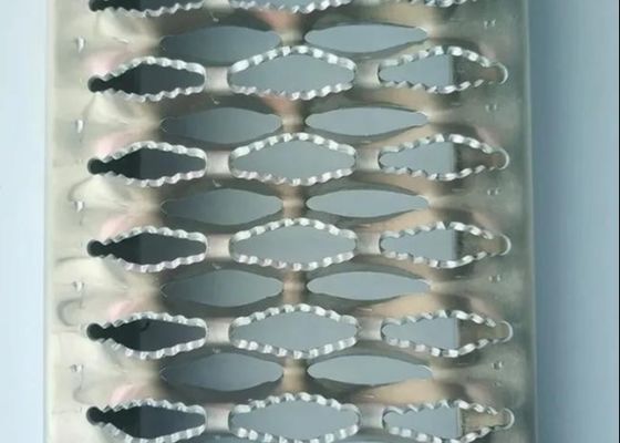 Antislip loopvlak/aluminium traanplaat met krokodillenbek