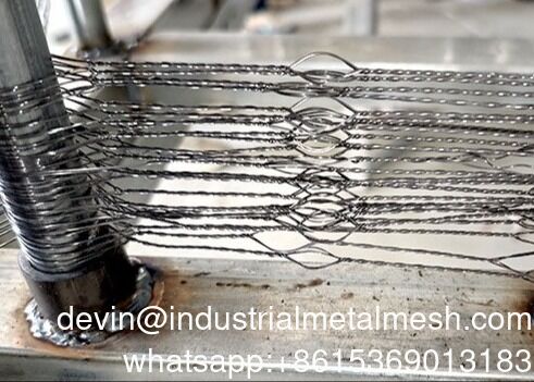 Onopvallende stalen obstakels Putanka MZP met 10 meter omtrek