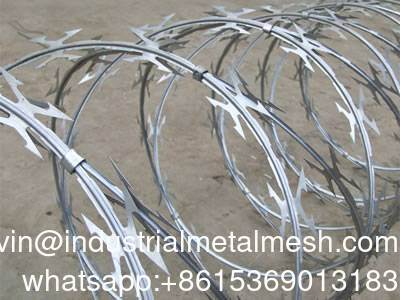 PVC roestvrij staal Concertina Razor Barbed Wire Bto-16 18 22 60 Cbt-65 Zaandraad Prijs