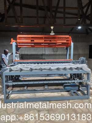Beveiligingsapparatuur voor veeheining Machine voor het maken van draadnetten Stalen draadtekening Normaal type scharniergewricht Veldheining Machine voor het maken van hertenheining