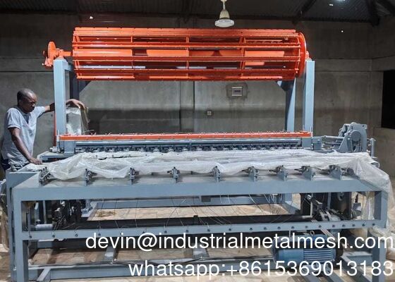 Beveiligingsapparatuur voor veeheining Machine voor het maken van draadnetten Stalen draadtekening Normaal type scharniergewricht Veldheining Machine voor het maken van hertenheining