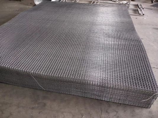 3.4mm gegalvaniseerde gelaste draad hek panelen 15cm gaas 1.22*2.44 Zwart