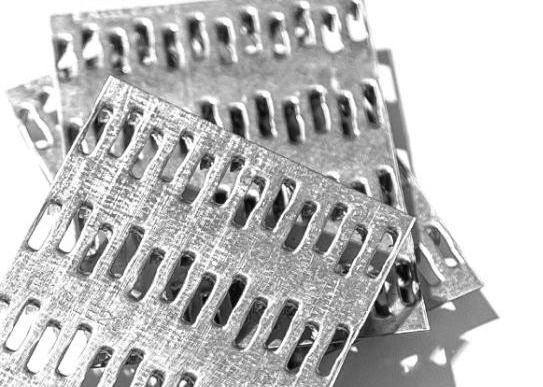 13.5mm Lengte van Spikes Anti Split Plaat Metalen Nagelplaat 1mm Robuust