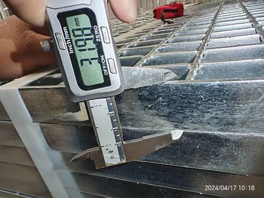 ASTM A36 Standard Steel Grating Panel WB325/2 gegalvaniseerd