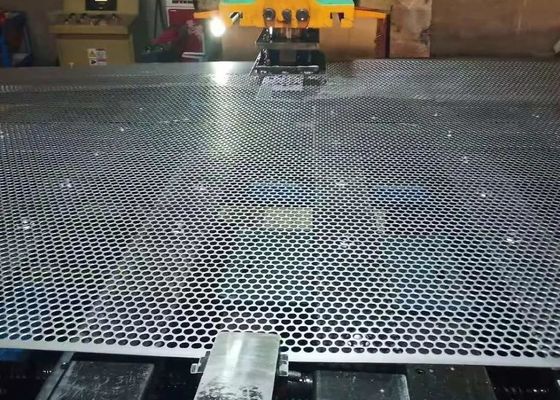 Metalen plafondtegels met geperforeerd metaalplaat met geperforeerd scherm van roestvrij staal