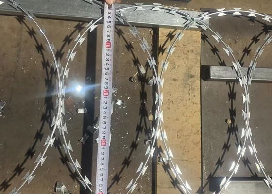 Hoge sterkte Razor prikkeldraad voor beschermingsmaas / boerderij hek