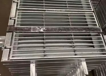 Stoepplatform Metalen materiaal Hot DIP gegalvaniseerd zaagtand staal rooster voor voet pedaal platform lopen