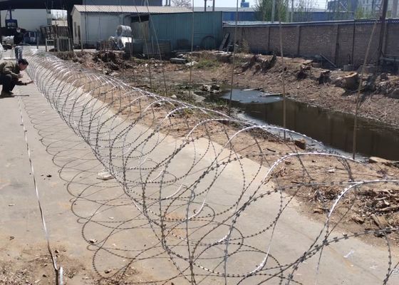 BTO-16 Concertina Razor Barbed Wire 1100mm 7 Clips 35kg/rol 20-25m