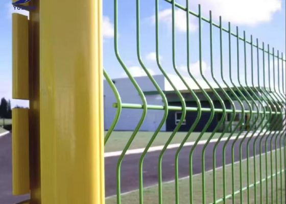 Van het de Draadnetwerk van de corrosieweerstand 3d Gebogen Kader van het de Omheiningsmetaal met Perzik - typ Post