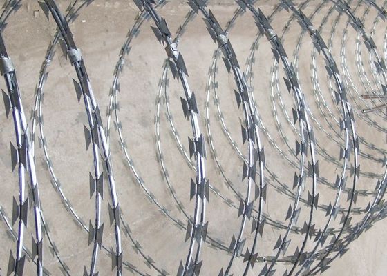 2.5mm cbt-60 Roestvrije staal het Met weerhaken van de Concertinadraad
