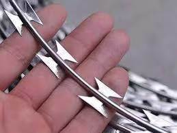 Van het het Concertinascheermes van veiligheidshdg de Draadnetwerk Met weerhaken 12x12 Bwg