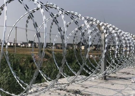 Bto22 Rol 450mm van het Scheermesconcertina Diameter Met weerhaken