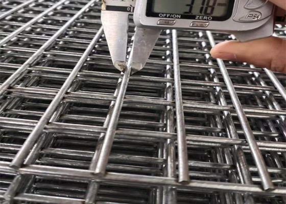 Pvc bedekte 3D Gebogen Omheining >= 100 van Omheiningspanel triangle bending Vierkante met een laag Meters