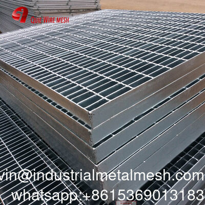 Gegalvaniseerde 15/20/30/34.3/40/60mm Lagerstaaf Pitch Drain Perforated Steel Grating
