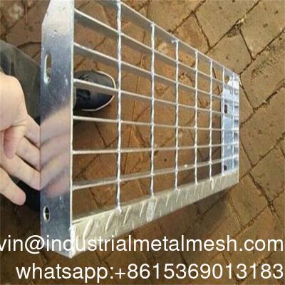 Hot Dipped Galvanized Steel Grating Various Specification Heavy Duty Metal Grid Plain Weave Welded Mesh Technique Customized