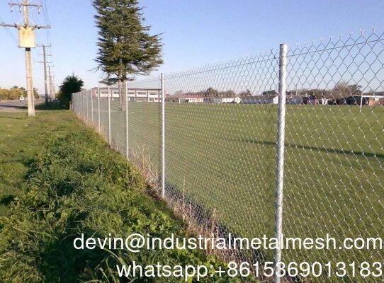 Customized Sustainable Wholesale Powder Sprayed PVC Coated Chain Link Fence Cyclone Wire Mesh Fence for Baseball Fields