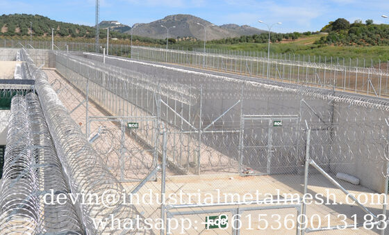 High-Quality Bto-22 Concertina Razor Barbed Wire Coil for Security Fencing in Nigeria Market