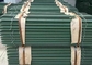 De groene Gekleurde Piketten van Omheiningscolumn galvanised star met Veilig Prikkeldraad
