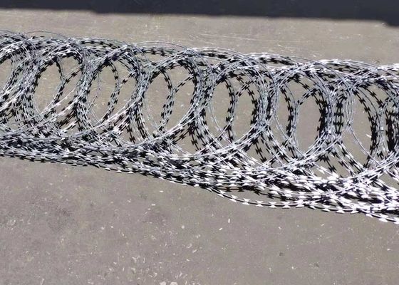 Bto-22 hete Ondergedompelde Gegalvaniseerde het Concertinarol van het Staalprikkeldraad