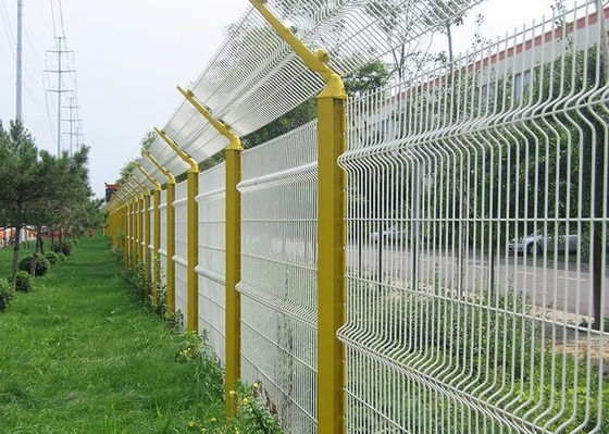 De fabrieksprijs galvaniseerde het staal gelaste buigende netwerk van de omheinings 3D gebogen metaal gelaste draad