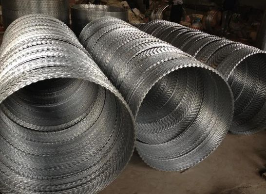 Bto-28 galvaniseerde de Draad van het Concertinascheermes Pvc Met een laag bedekt Roestvrij staal