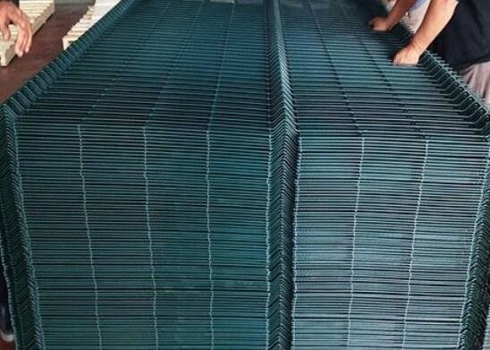 3d Omheining Welded Wire Mesh Security Panel For Garden van het Driehoekskromming Gebogen Metaal