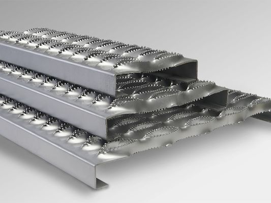 Gekarteld S235 heavy-duty handgreep geperforeerd metalen plankrooster voor loopbrug