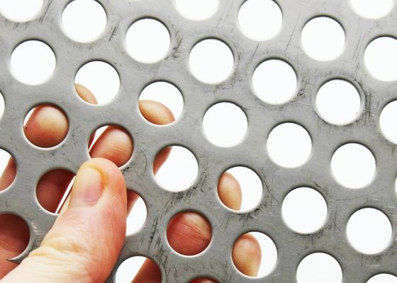 Metalen plafondtegels met geperforeerd metaalplaat met geperforeerd scherm van roestvrij staal