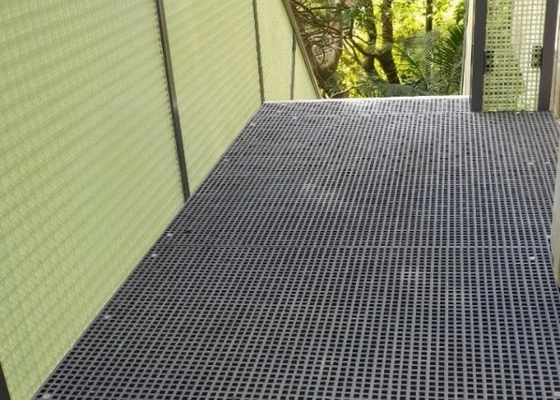 38mm dikte FRP pultrusie rooster met korrelige oppervlak en boutbevestiging installatie