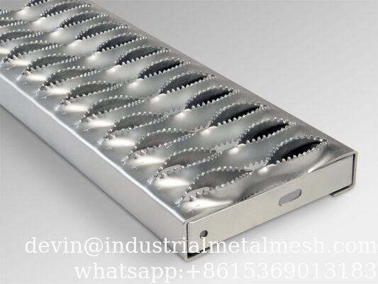 Platte aluminium krokodil mond anti-glij trap trappen gangpad plank plaat paneel dak diamant greep steun veiligheid rooster