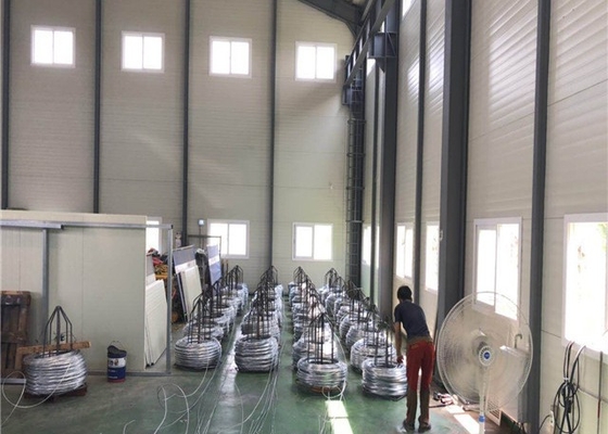 Het zwarte Gegalvaniseerde Scherm van Mesh Machine With Plc Touch van de Ijzerdraad Automatische Gelaste