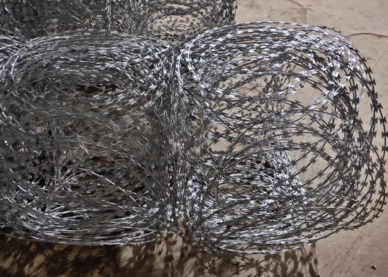 800mm van de het Scheermesdraad van het Diameterconcertina Vlakke Omslag bto-20